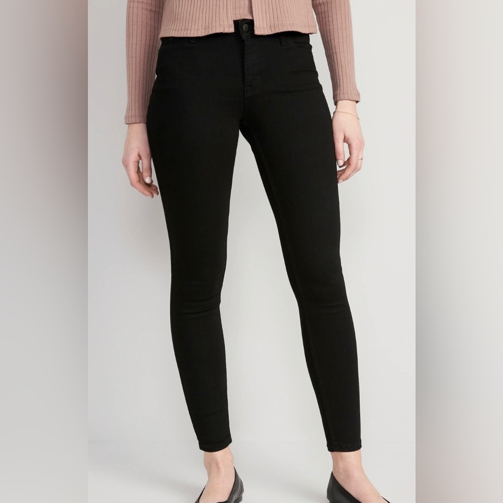 Old Navy mid-rise rockstar super skinny jeans, black, size 10 Short NWT.